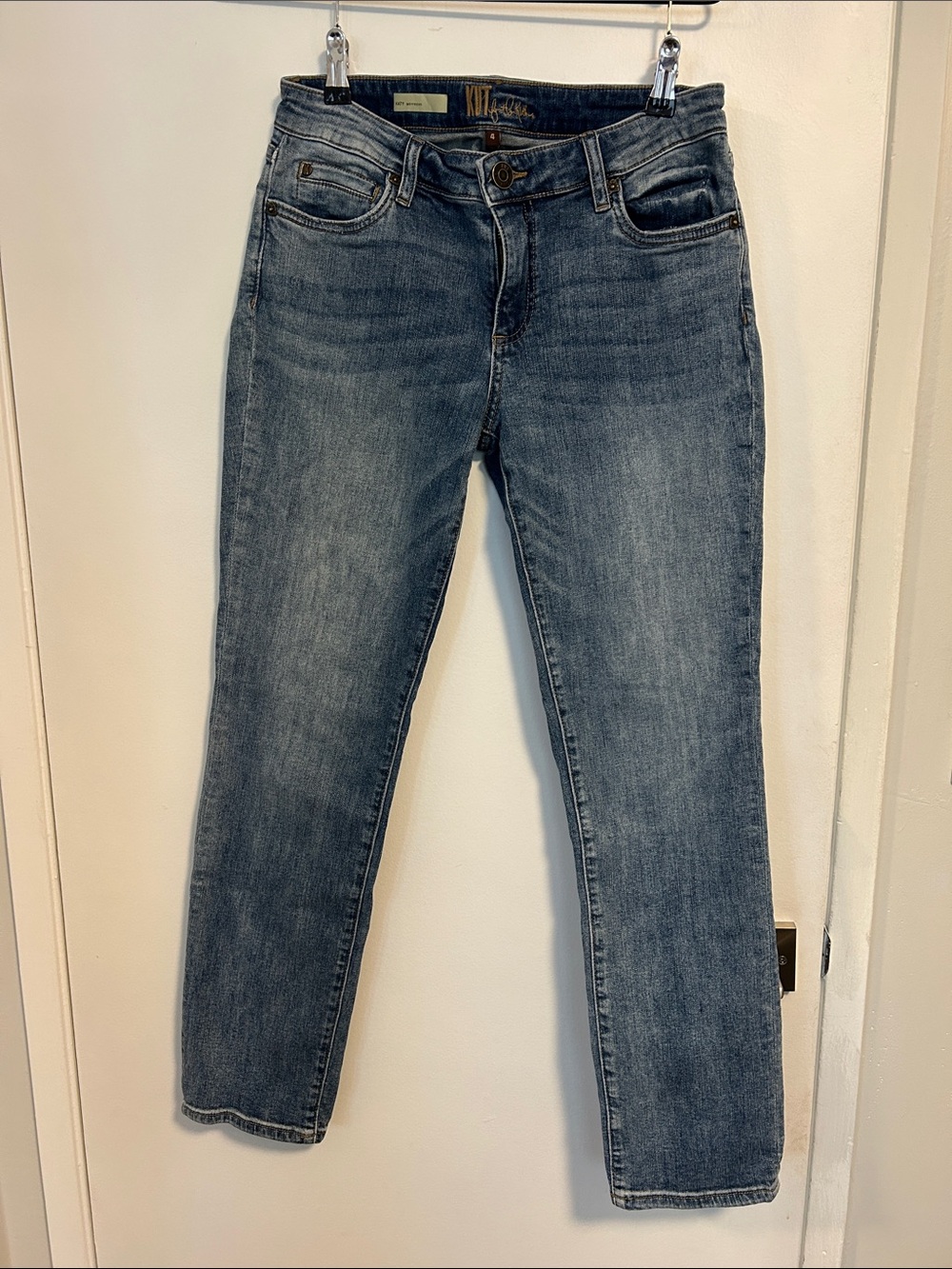Kut from the Kloth Straight Leg Jeans in Medium Blue Wash